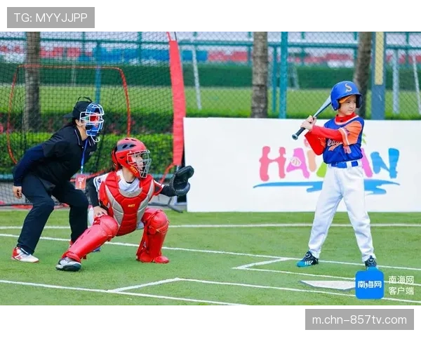 父子同乐邻里互动 垒球活动促进社区和谐建设