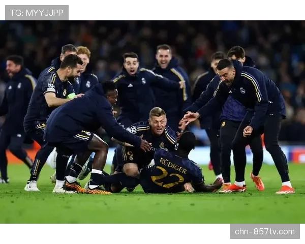 拜仁4-3险胜十人皇马，总比分6-4晋级欧冠四强